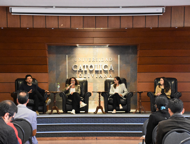 Paneles de Discusión